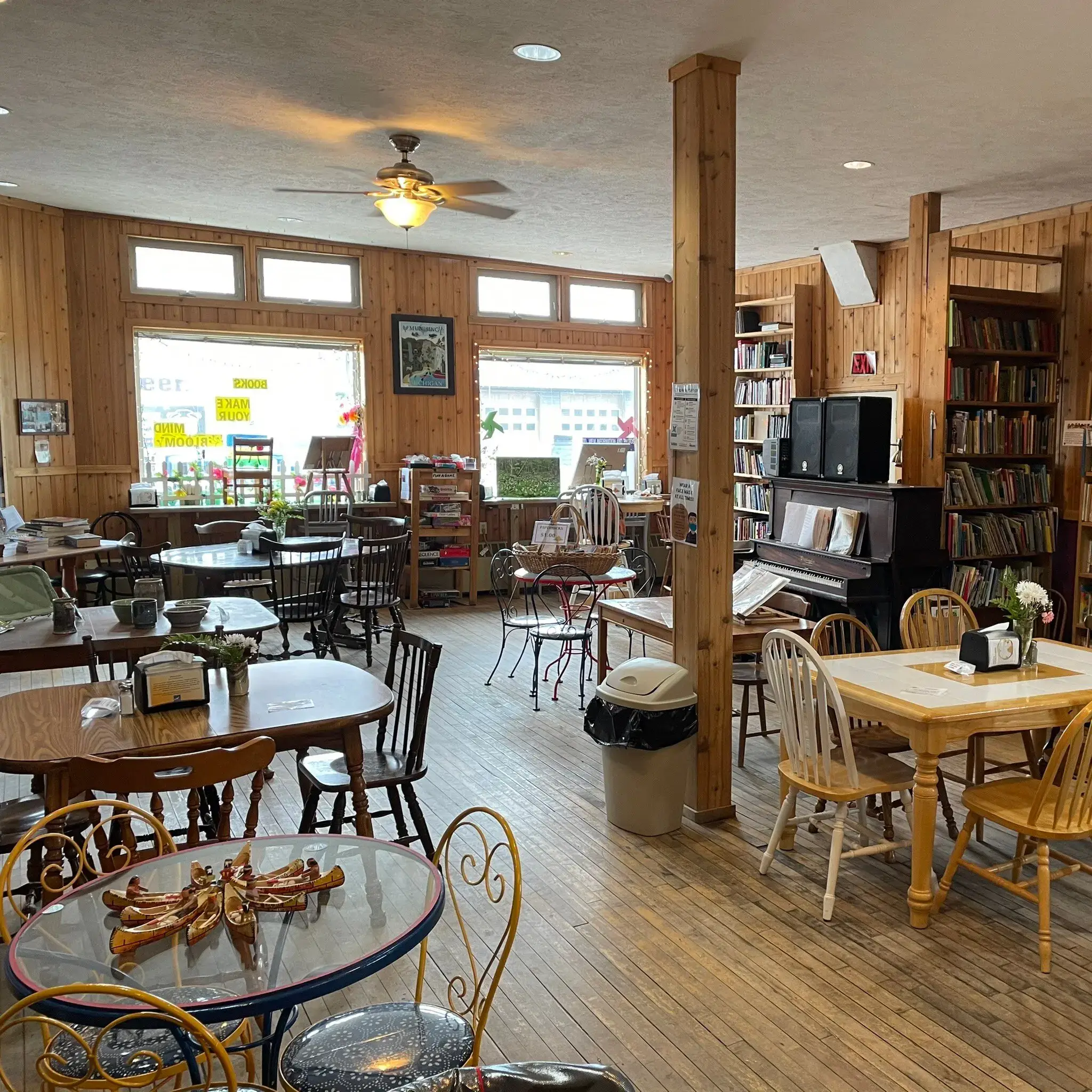 Earl E Byrds Munising inside