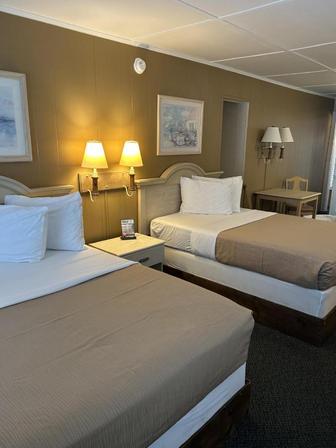 housekeeper-room-admiral-hotel