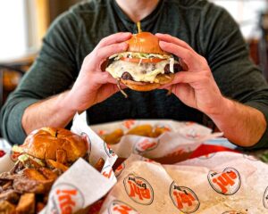 foo-runner-burger-eh-burger-munising