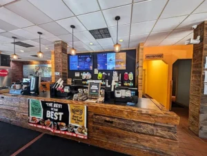 cashier-eh-burger-munising