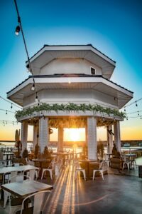 pain-whine-bar-sunset