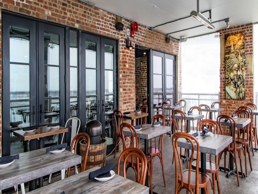 pain-whine-bar-tables