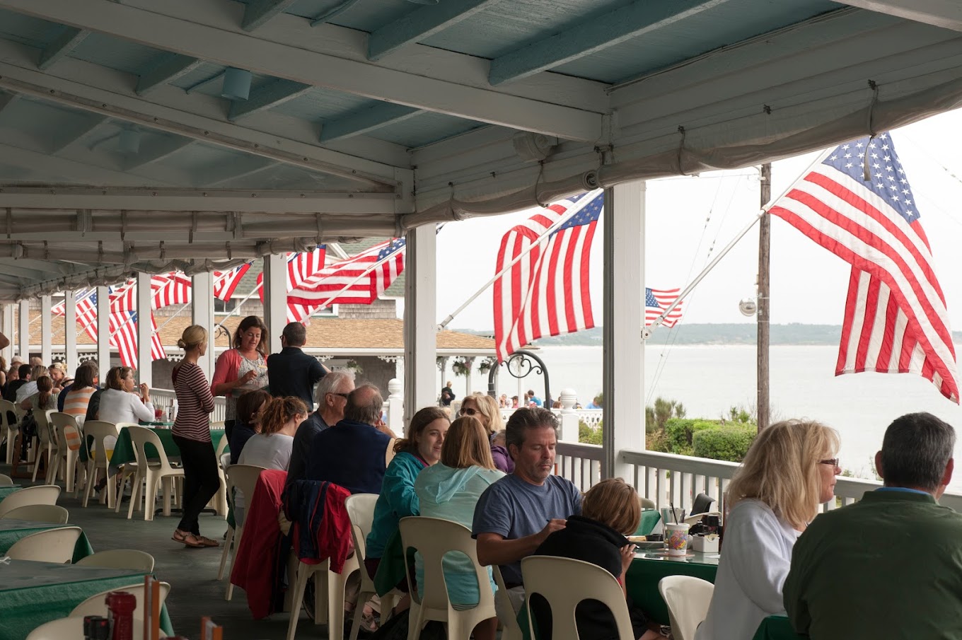 server-national-hotel